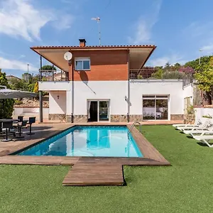 https://villa-paraso-vidreres.topcostabravahotels.com